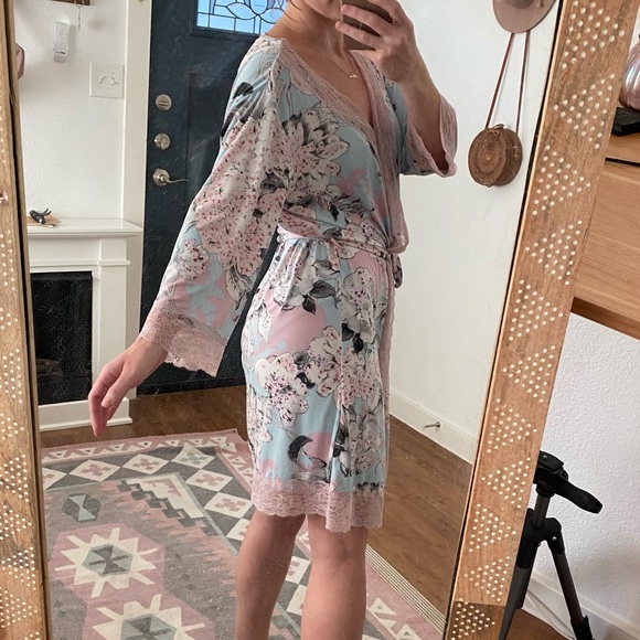 Peter Alexander Silky Floral Robe - Picture 10 of 16